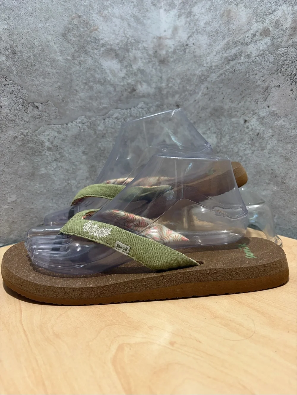 The Sanuk Yoga Paradise II women's flip-flop size women’s 9